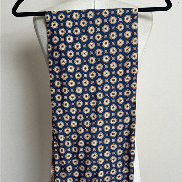 Burma Bibas 100% silk chain geometric print rectangular scarf - Picture 1 of 15